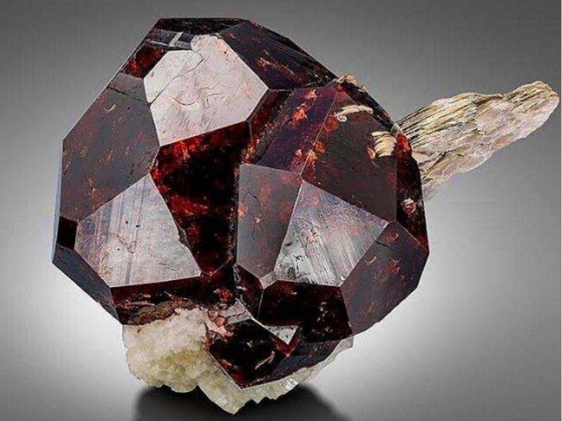 Đá Garnet